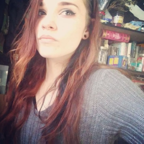 Meet your Posher, Alysia - Picture 3 of 4